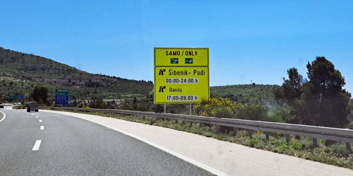 Tabla na hrvaški avtocesti
