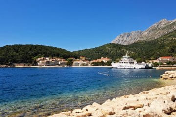 To trajektno linijo na Hvar poznajo le redki, a lahko Slovencem prihrani precej poti