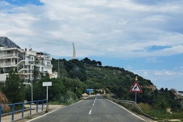 Marsikdo na poti na morje opazi ta spomenik, pa ne ve, kaj pomeni