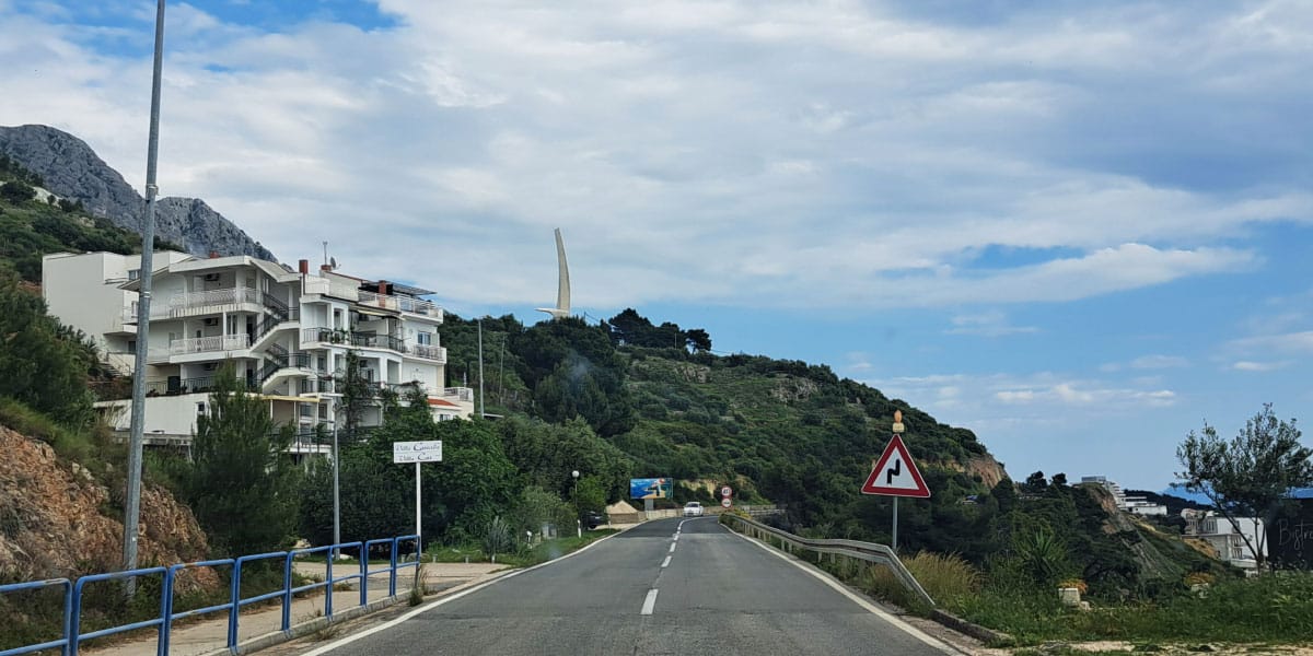 Galebova krila, spomenik