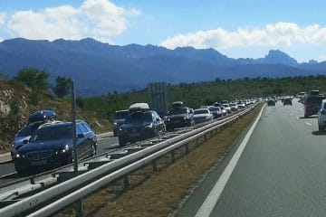 Slovenci na Hrvaško še vedno vozimo hrano, ki jo nato skoraj ne pojemo