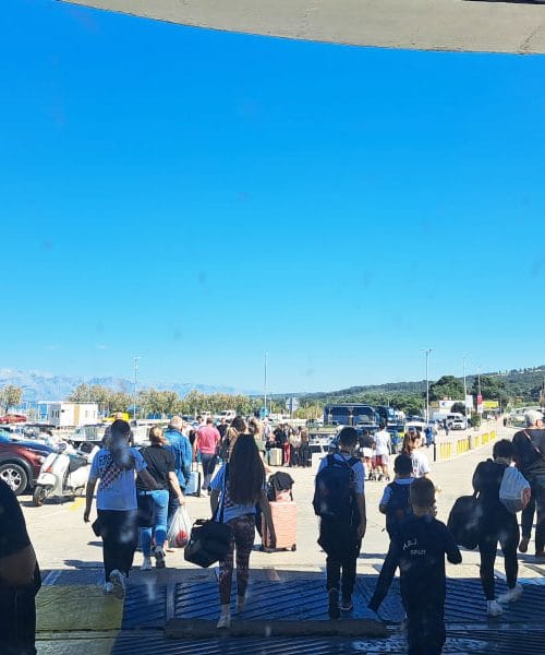 Najbolj stresen del poti na otok je pogosto prav tisti, ki traja le nekaj minut