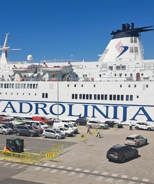 Jadrolinija odpovedala linijo med Splitom in Ancono: kaj morajo vedeti potniki