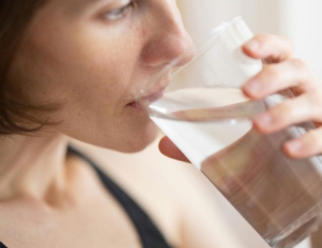 Če ste starejši od 55 let, v vročih dneh ne čakajte na žejo