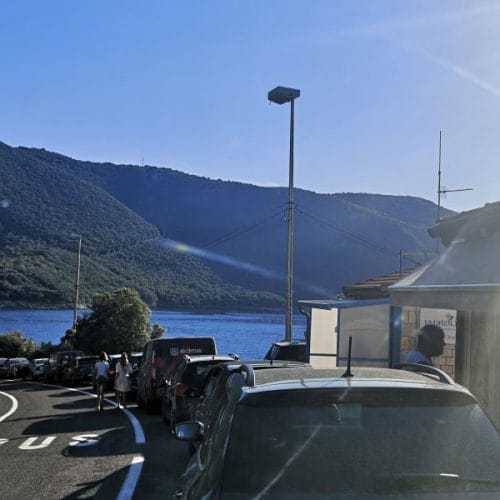 Kaj morate imeti pri sebi, če kupujete karto za vozilo pri Jadroliniji