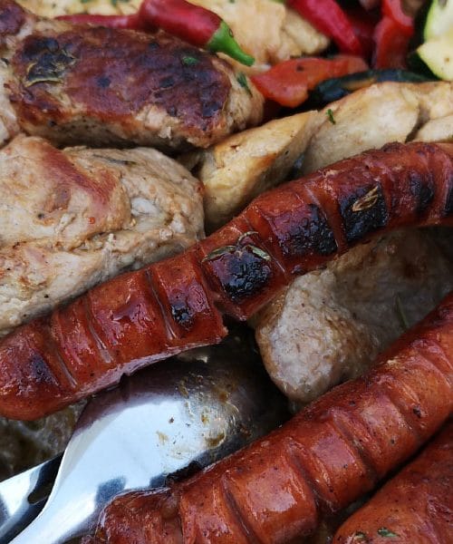 Kaj naj bo na mesni plošči z žara, da ne bo dolgočasna