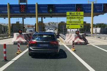 Zakaj Slovenci še vedno vstajamo ob petih zjutraj za pot proti morju