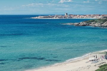 Najbolj čiste plaže na svetu boste prepoznali zgolj po eni barvi