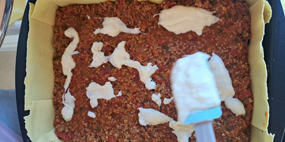 Najboljša bešamel omaka za lazanjo: plast, ki odloča o okusu cele jedi
