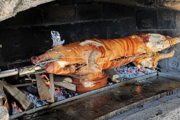 Če pečete odojka, pazite na ta trenutek proti koncu peke
