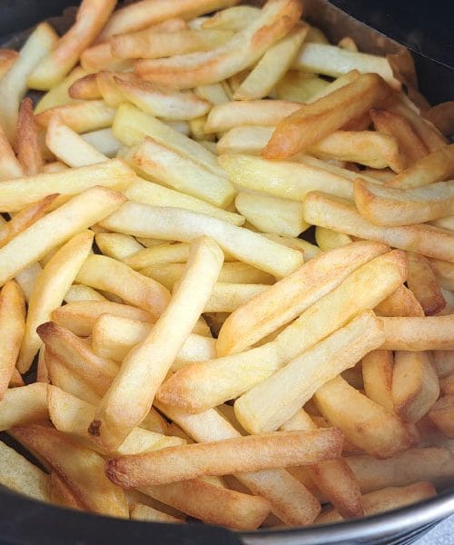 Kako v cvrtniku na vroč zrak speči pomfri, da bo enakomerno zapečen