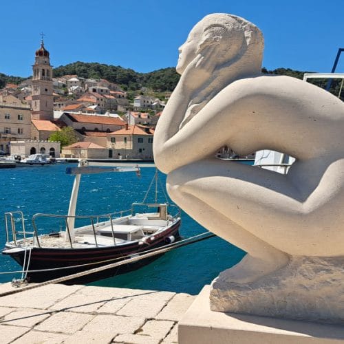 Pučišća skrivajo zgodbo, ki jo razumeš šele, ko se tam ustaviš