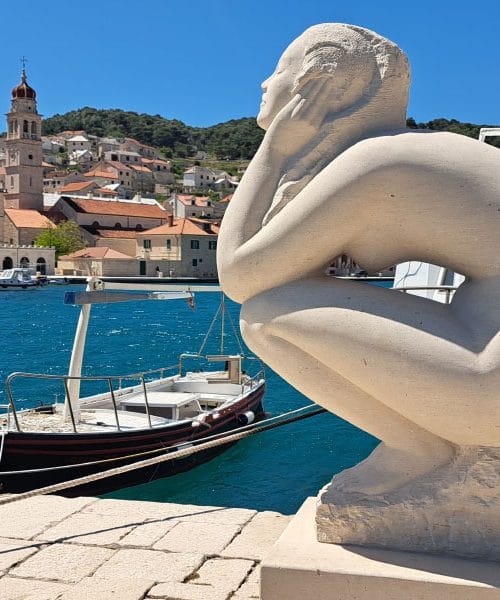 Pučišća skrivajo zgodbo, ki jo razumeš šele, ko se tam ustaviš