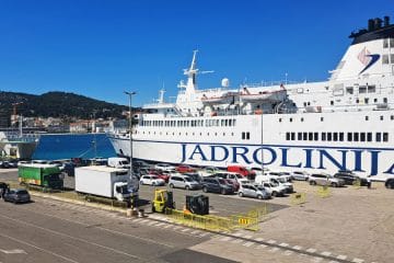 Na teh trajektnih linijah Jadrolinije je možna rezervacija