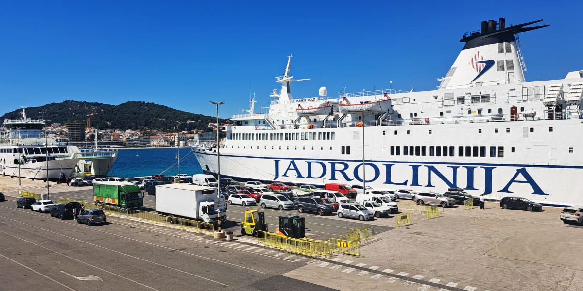 Na teh trajektnih linijah Jadrolinije je možna rezervacija