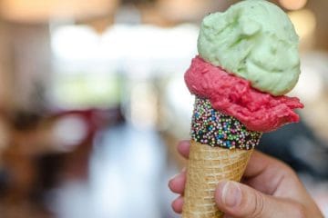 Kornet za sladoled ni nastal tako, kot misli večina: poletna sladica ima presenetljivo zgodbo