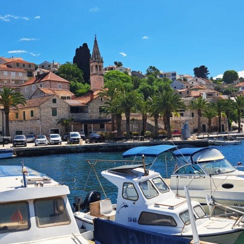 Splitska na Braču: majhna vasica, ki jo mnogi zamenjajo za Split