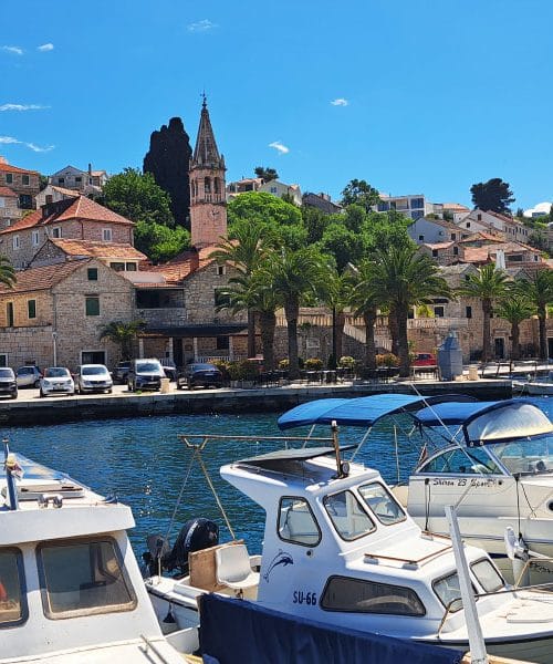 Splitska na Braču: majhna vasica, ki jo mnogi zamenjajo za Split
