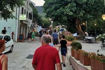 Zakaj Slovenci na morju zvečer množično hodijo na sprehod