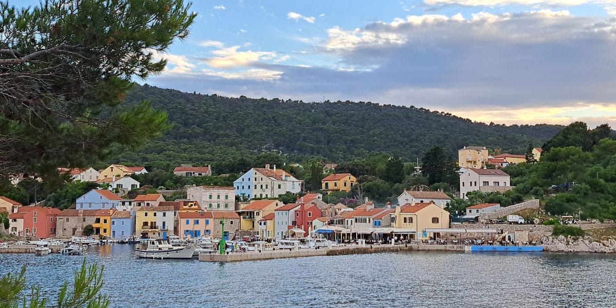 Ta hrvaški otok je bil že v Avstro-Ogrski uradno priznan kot klimatsko zdravilišče