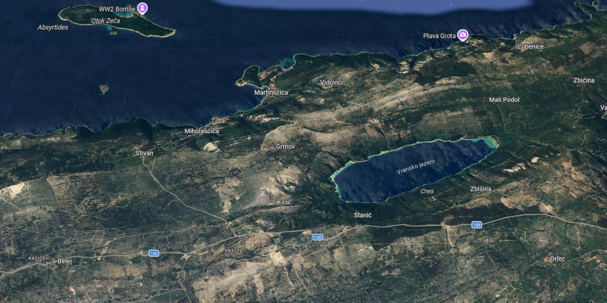 V tem jezeru na Cresu je plavanje prepovedano, razlog pa preseneti turiste