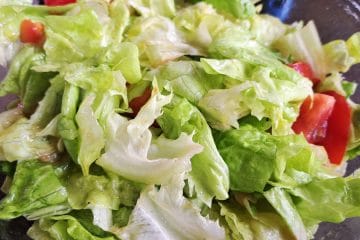 Tega pri zeleni solati ne naredite prehitro, sicer bo izgubila najboljši okus