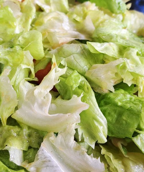 Tega pri zeleni solati ne naredite prehitro, sicer bo izgubila najboljši okus
