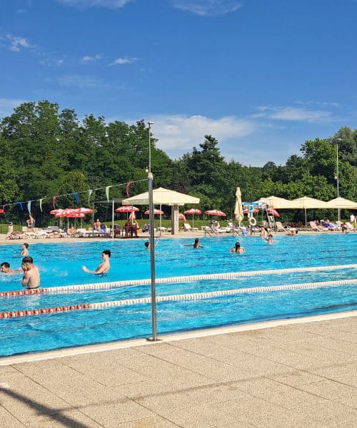Pet bazenov v Sloveniji, kjer lahko uživate z vnuki