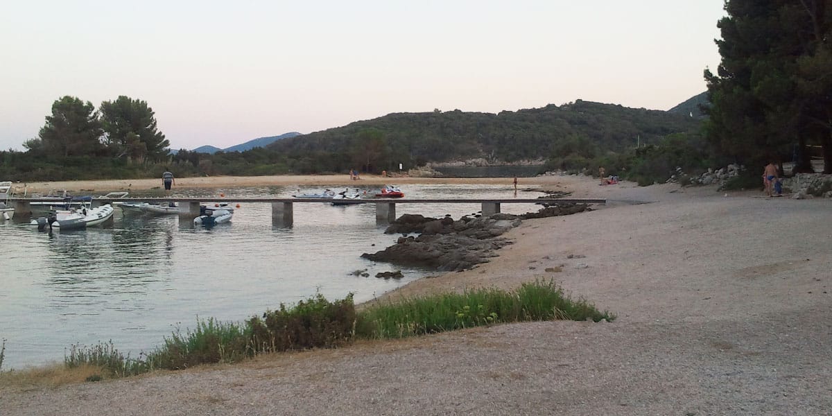 Bučanje, pomol za čolne