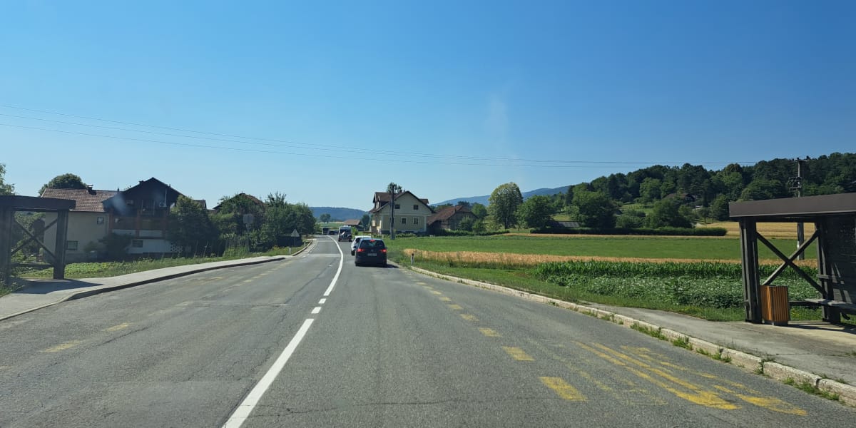 Malo Ljubljančanov pozna to pot proti Dalmaciji, ki obide Zagreb in Karlovec