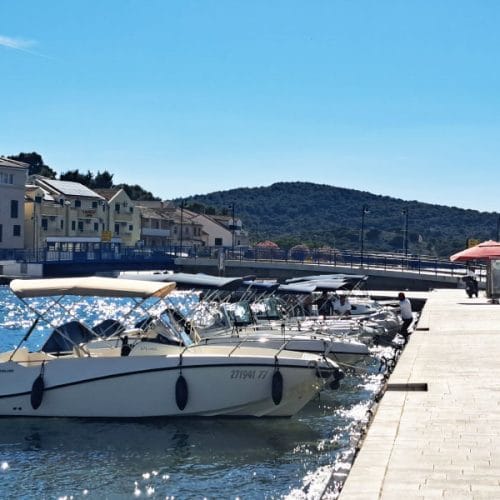 Nimate svojega čolna, imate pa izpit? Tako izberete plovilo za varen dan na morju