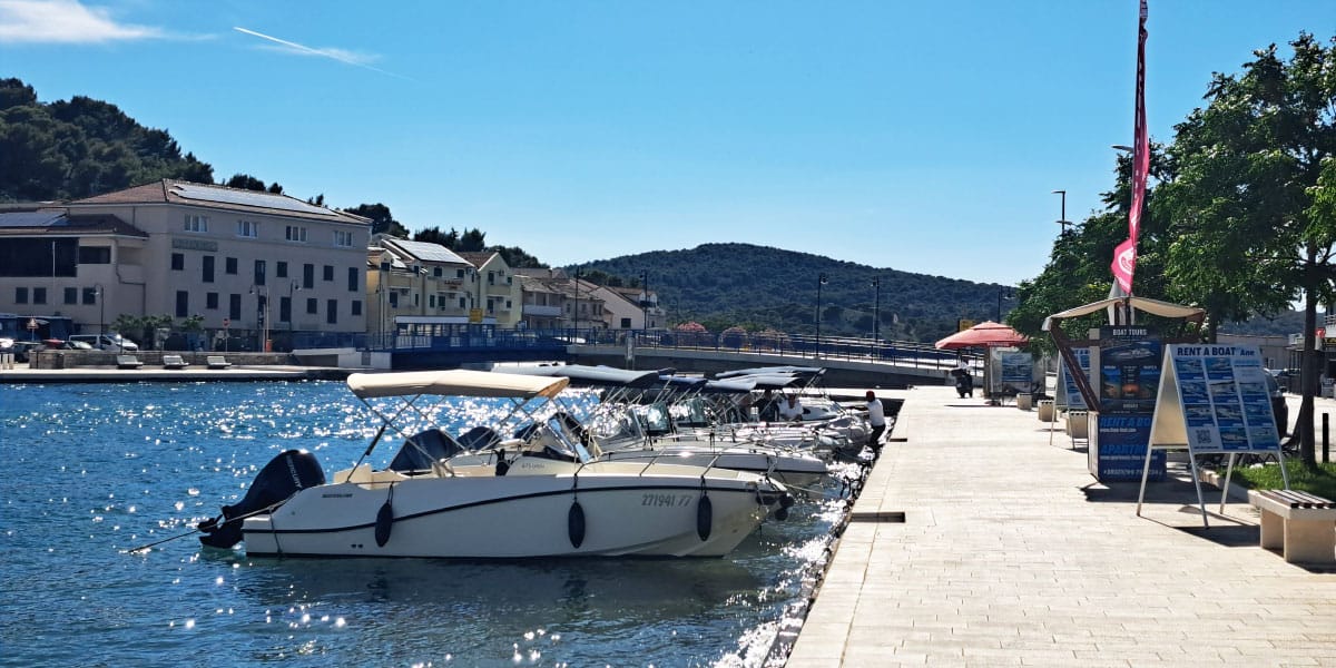 Nimate svojega čolna, imate pa izpit? Tako izberete plovilo za varen dan na morju