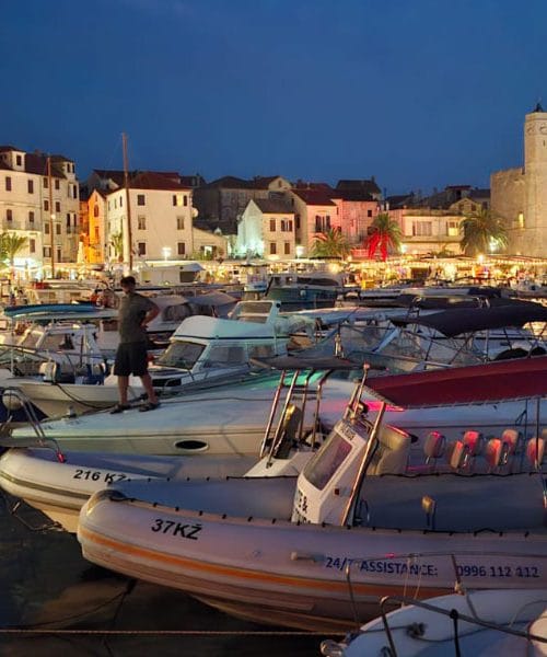 Komiža na Visu: kraj, kjer se Jadran pokaže počasneje, lepše in bolj iskreno