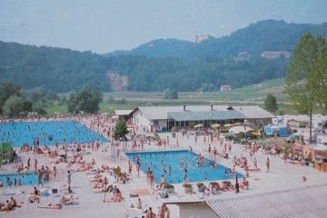 Tako smo nekoč preživljali vroča poletja: bazeni, senca in dan, ki je trajal do večera