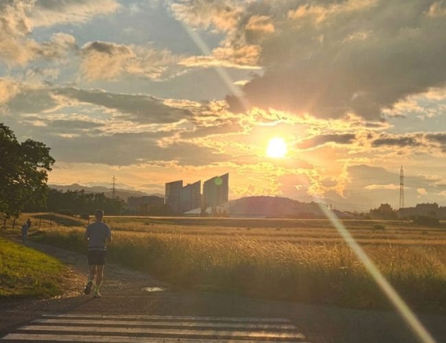 Najlepše poti za tek in sprehode v Ljubljani: od Tivolija do skritih zelenih ovinkov