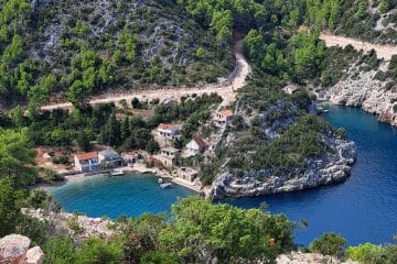 To plažo na Hvaru vsi občudujejo na fotografijah, v živo pa preseneti drugače