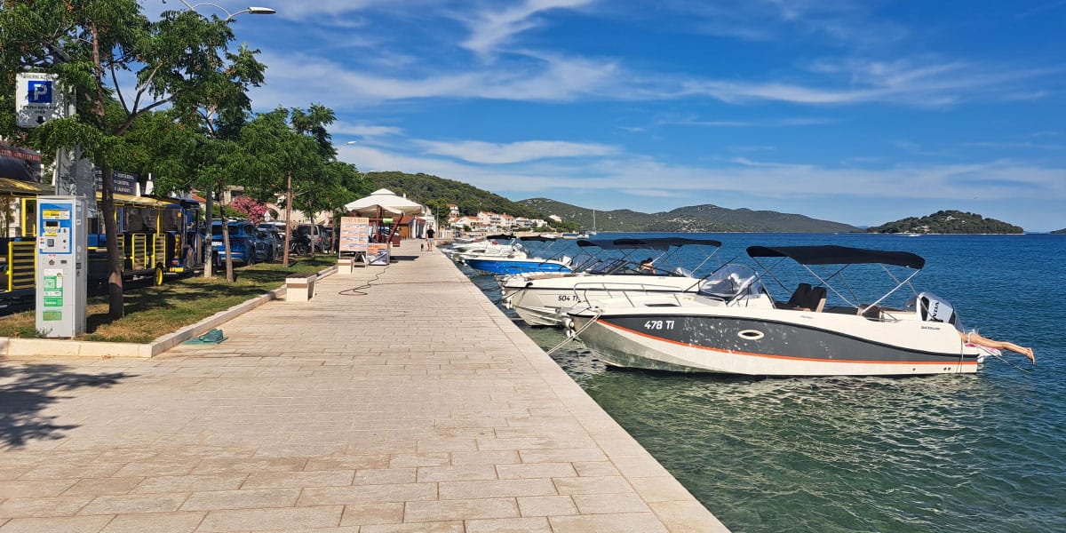 Najem čolna na morju
