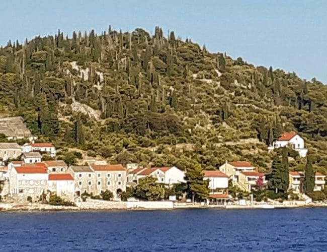 Najmanjši naseljeni otok na Jadranu: Ošljak, kraj, kjer se življenje meri drugače