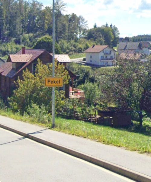 V Sloveniji imamo dva kraja z imenom Pekel, v obeh ljudje živijo precej mirno