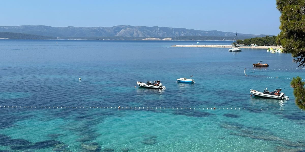 Slovenci na plažah pogosto spregledamo ta znak, posledice pa niso vedno nedolžne