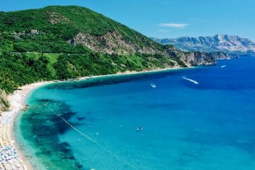 Vsi bi šli na Hrvaško, a ta sosednja država ponuja rajske plaže za manj denarja