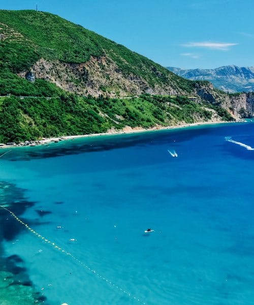 Vsi bi šli na Hrvaško, a ta sosednja država ponuja rajske plaže za manj denarja