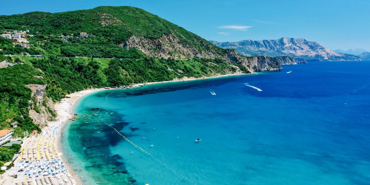 Vsi bi šli na Hrvaško, a ta sosednja država ponuja rajske plaže za manj denarja