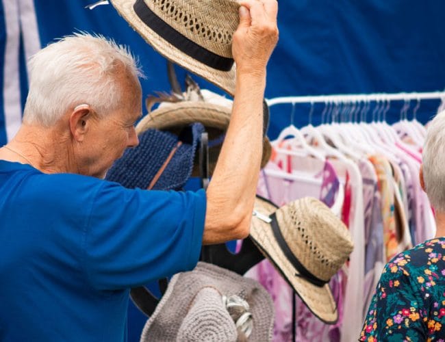 Poleti ni vseeno, kaj oblečete: ti materiali telo hladijo bolje kot sintetična oblačila