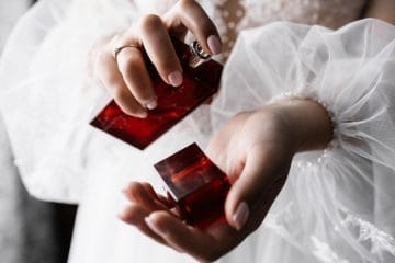 Najbolj primerni ženski parfumi za vroče poletje: po 50. letu naj dišava ne preglasi kože
