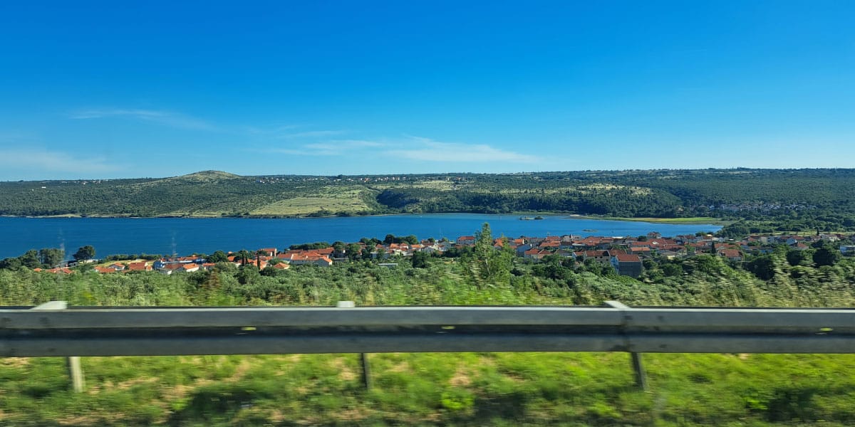 Posedarje pri Zadru: kraj ob Novigradskem morju, ki ga mnogi odkrijejo šele mimogrede