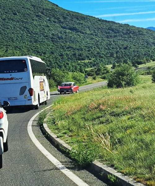 Na cesti smo videli skoraj 70 let star ameriški avto, ki še danes stane bogastvo