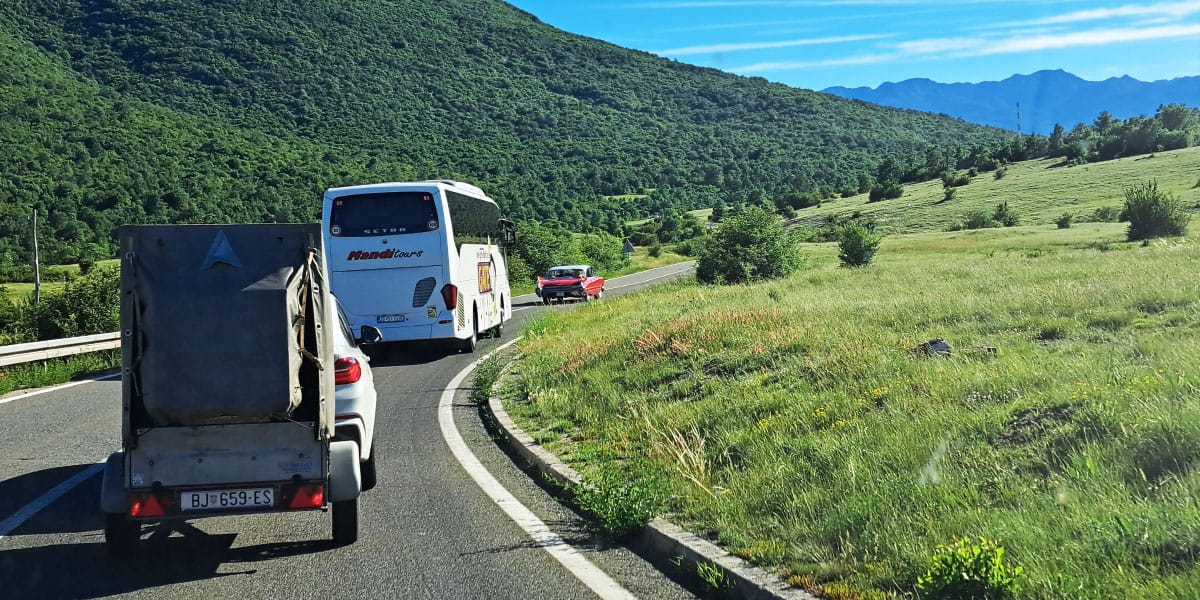 Na cesti smo videli skoraj 70 let star ameriški avto, ki še danes stane bogastvo