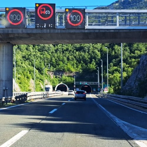 Na Hrvaškem je na avtocesti omejitev 130 km/h, a ta podatek lahko hitro zavede