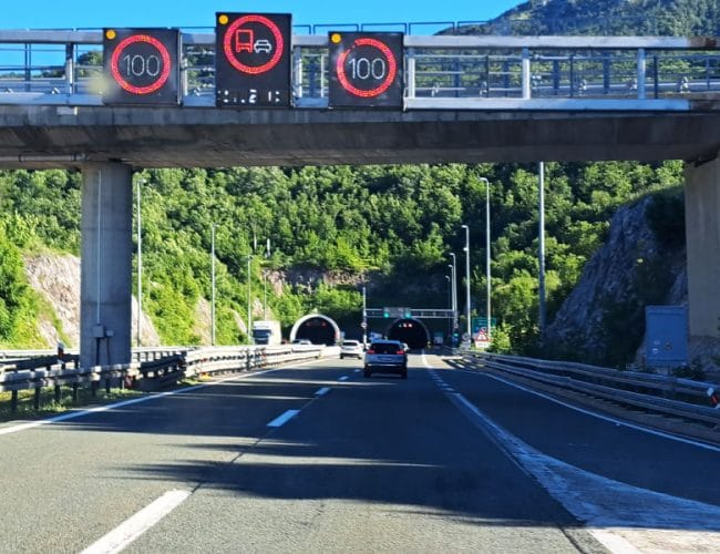 Na Hrvaškem je na avtocesti omejitev 130 km/h, a ta podatek lahko hitro zavede